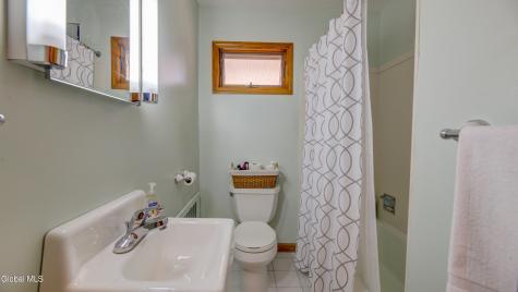 17 Woodrow Road Amsterdam NY 12010