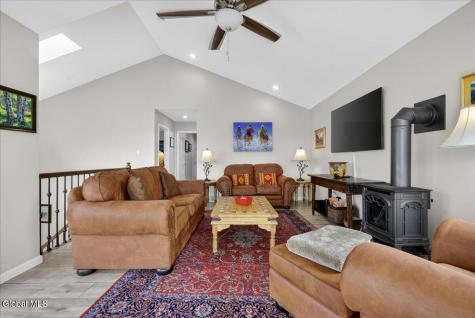 1316 New York 9p Saratoga NY 12866