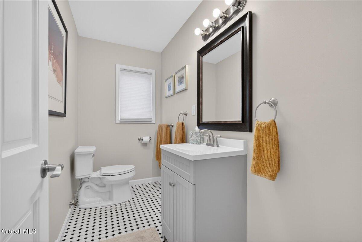1316 New York 9p Saratoga NY 12866