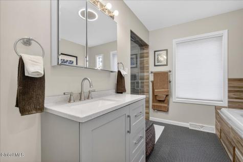1316 New York 9p Saratoga NY 12866