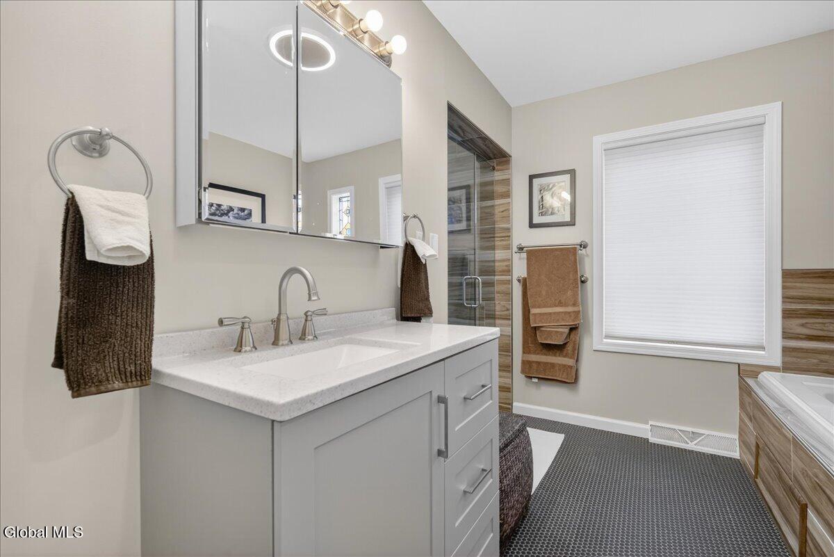 1316 New York 9p Saratoga NY 12866