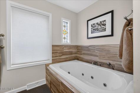 1316 New York 9p Saratoga NY 12866