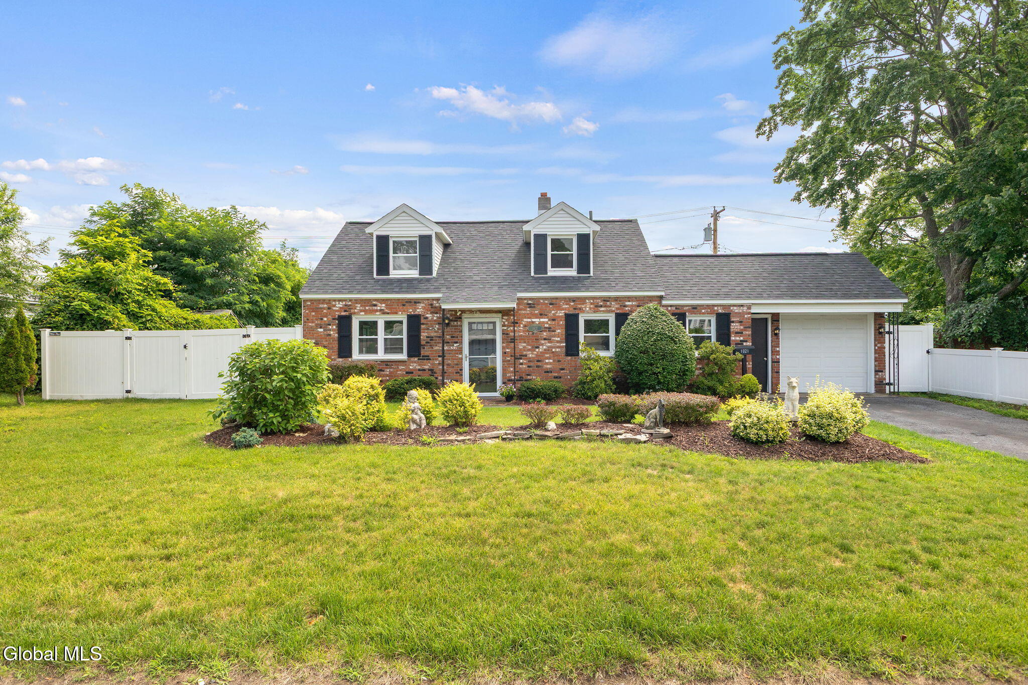 1021 Roberta Road Schenectady NY 12303