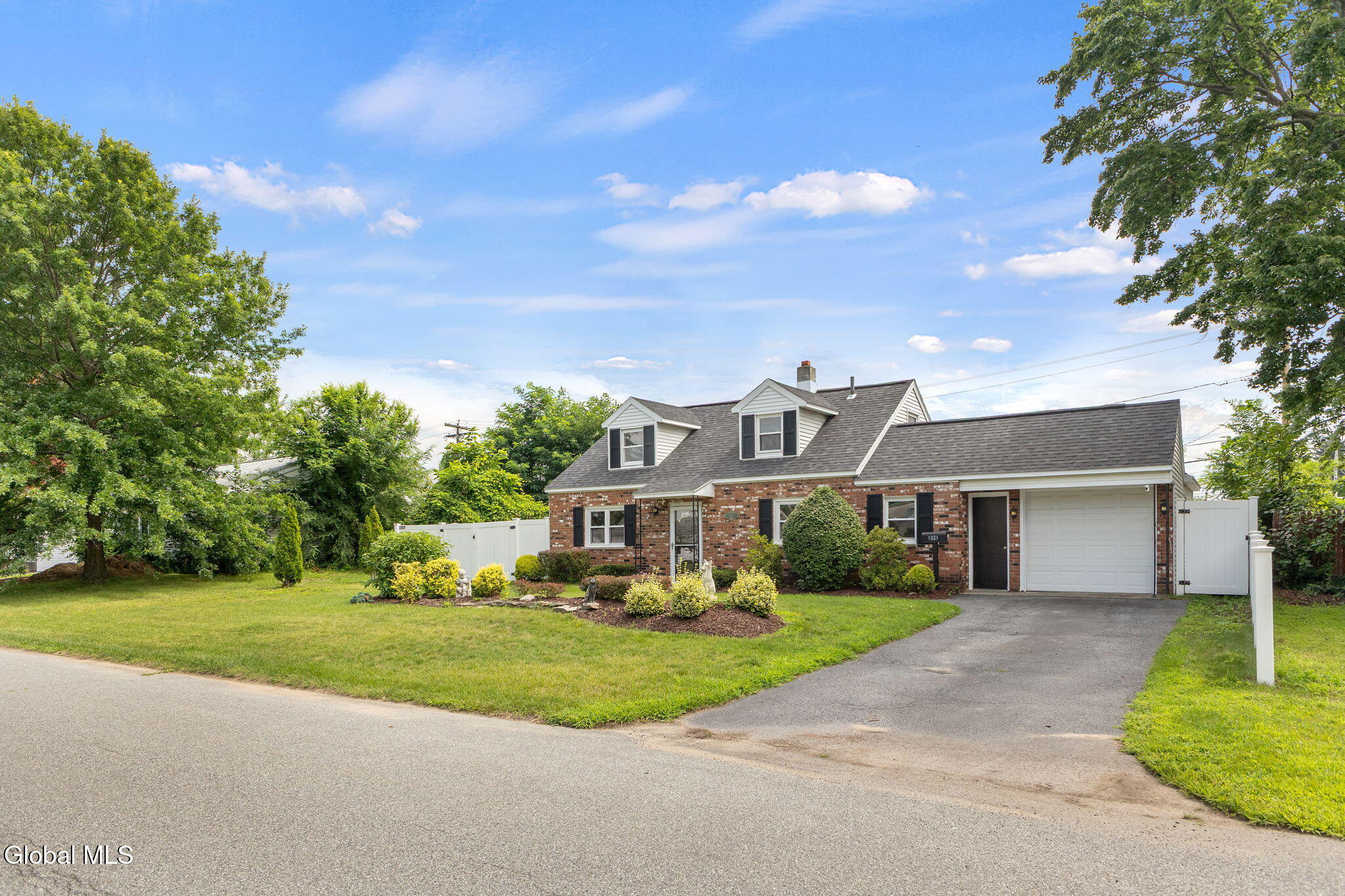 1021 Roberta Road Schenectady NY 12303