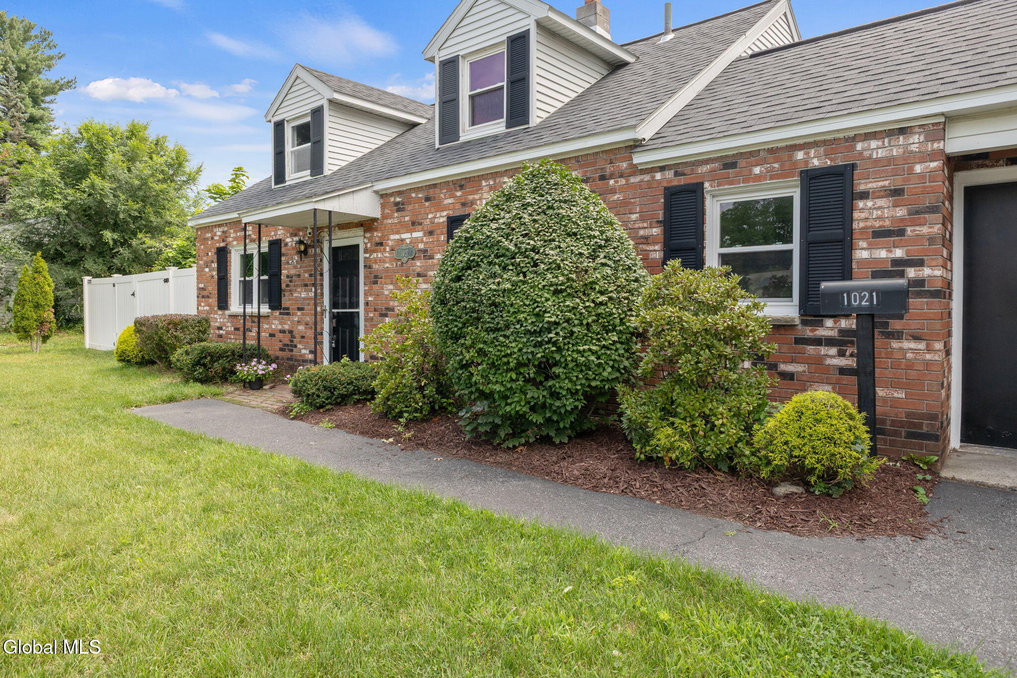 1021 Roberta Road Schenectady NY 12303