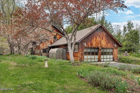 16 Garnsey Road Rexford NY 12148
