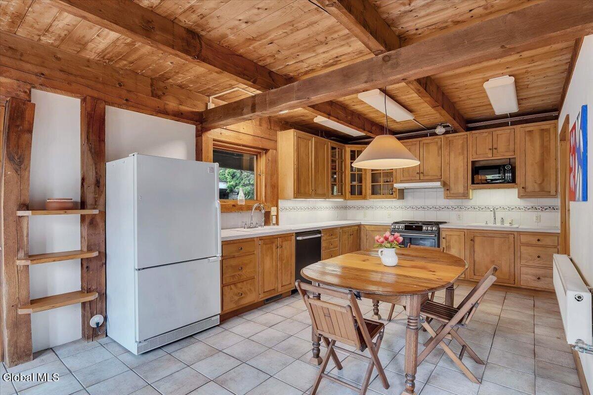 16 Garnsey Road Rexford NY 12148