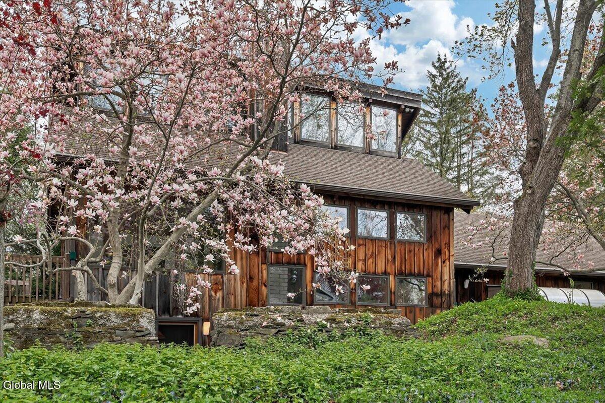 16 Garnsey Road Rexford NY 12148