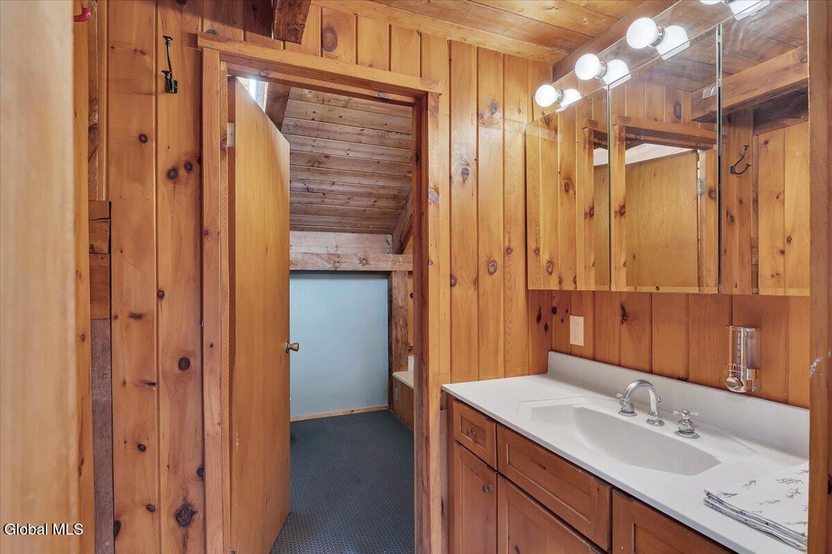 16 Garnsey Road Rexford NY 12148