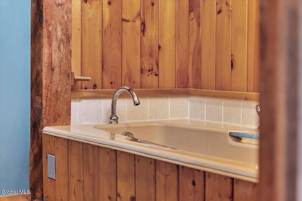 16 Garnsey Road Rexford NY 12148
