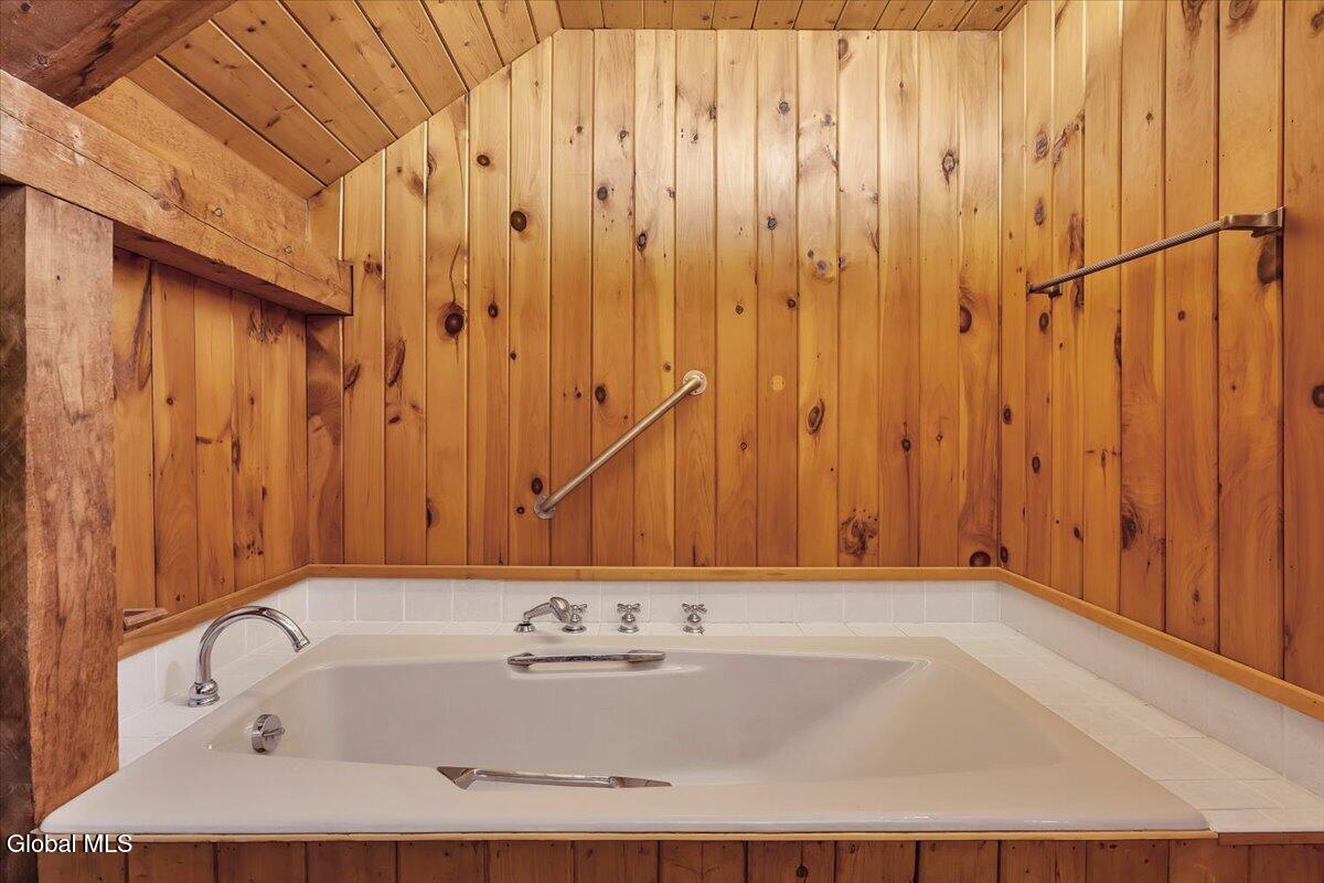 16 Garnsey Road Rexford NY 12148