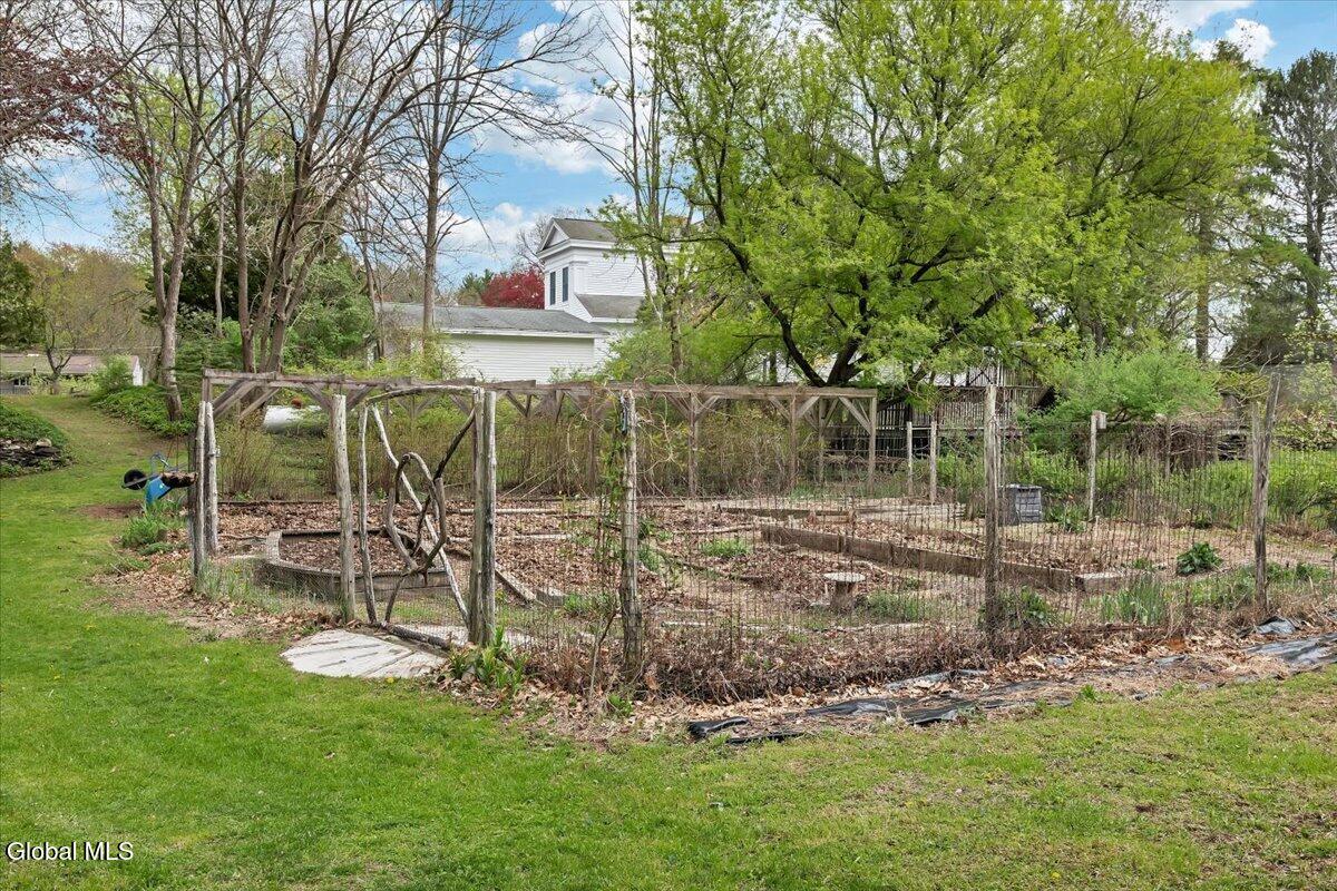 16 Garnsey Road Rexford NY 12148