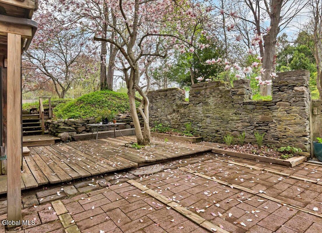 16 Garnsey Road Rexford NY 12148