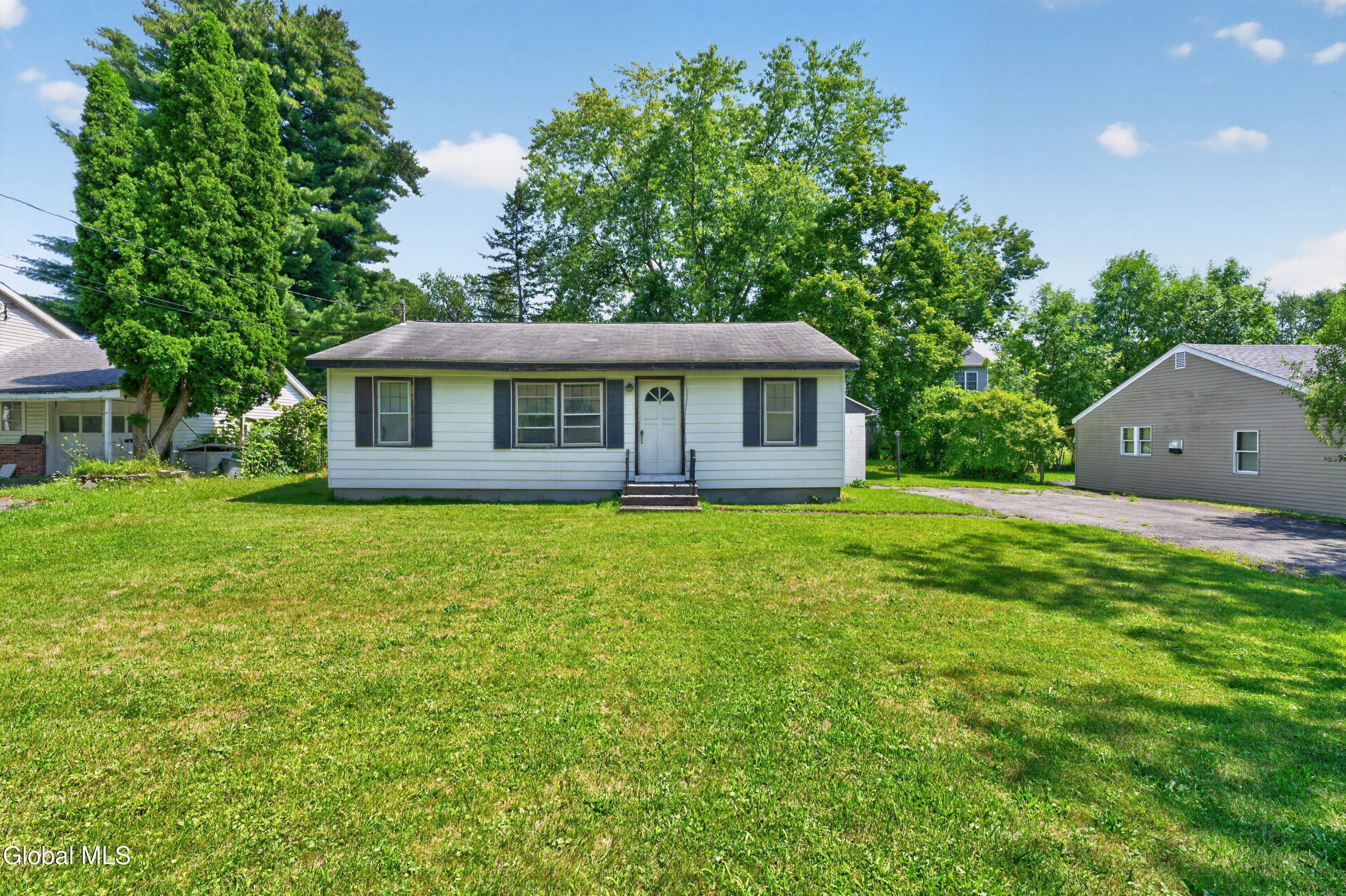 3 Alamo Lane Schenectady NY 12304