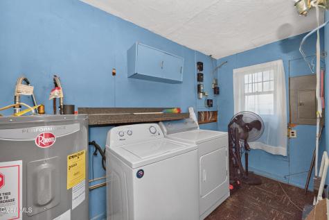 3 Alamo Lane Schenectady NY 12304