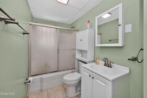 3 Alamo Lane Schenectady NY 12304
