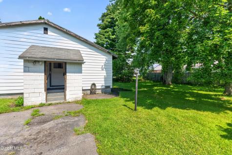 3 Alamo Lane Schenectady NY 12304