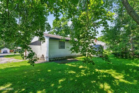 3 Alamo Lane Schenectady NY 12304