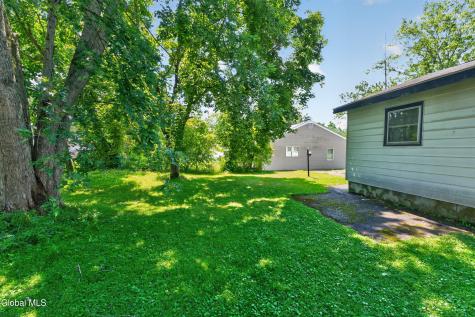 3 Alamo Lane Schenectady NY 12304