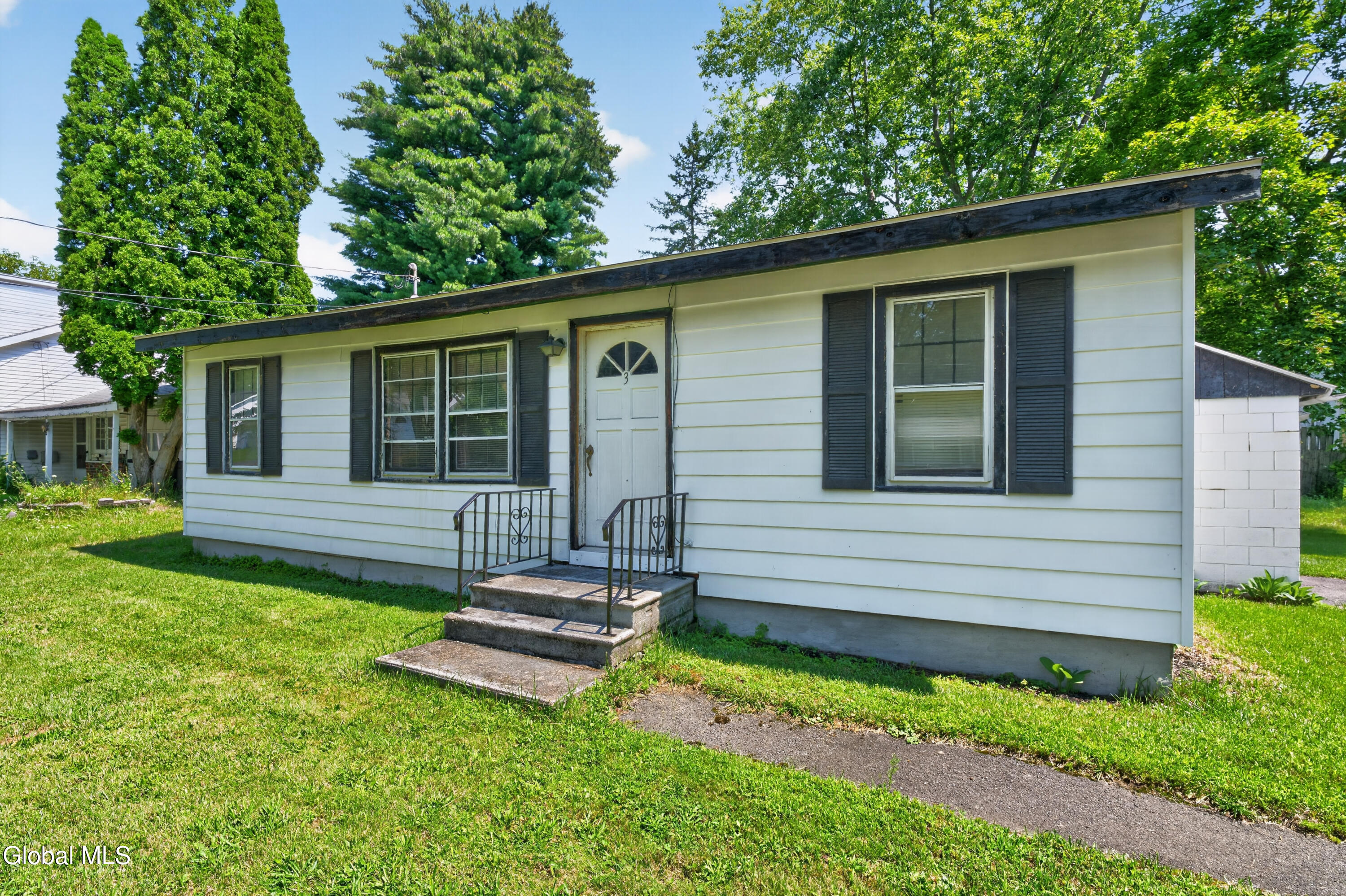 3 Alamo Lane Schenectady NY 12304