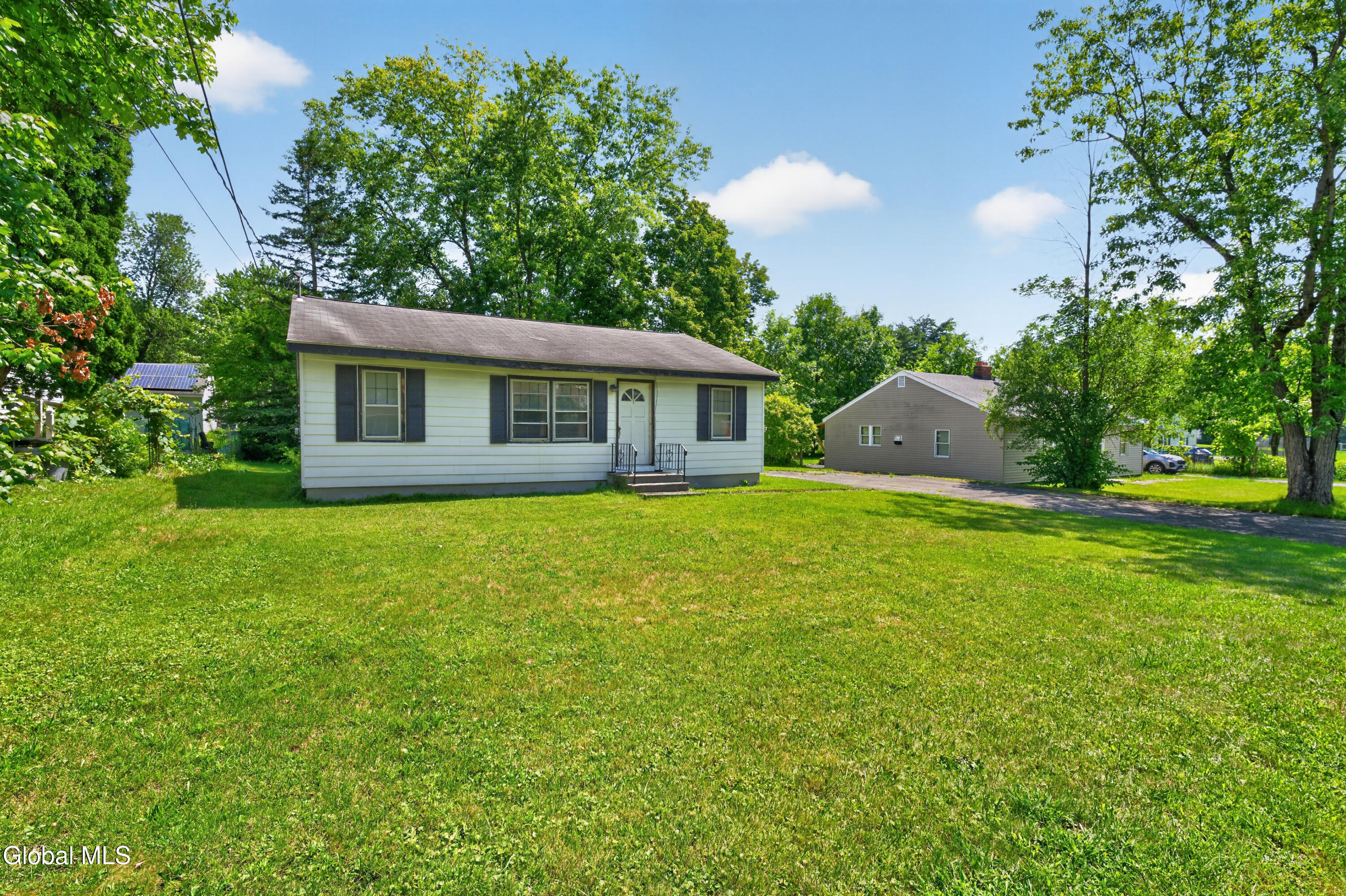 3 Alamo Lane Schenectady NY 12304