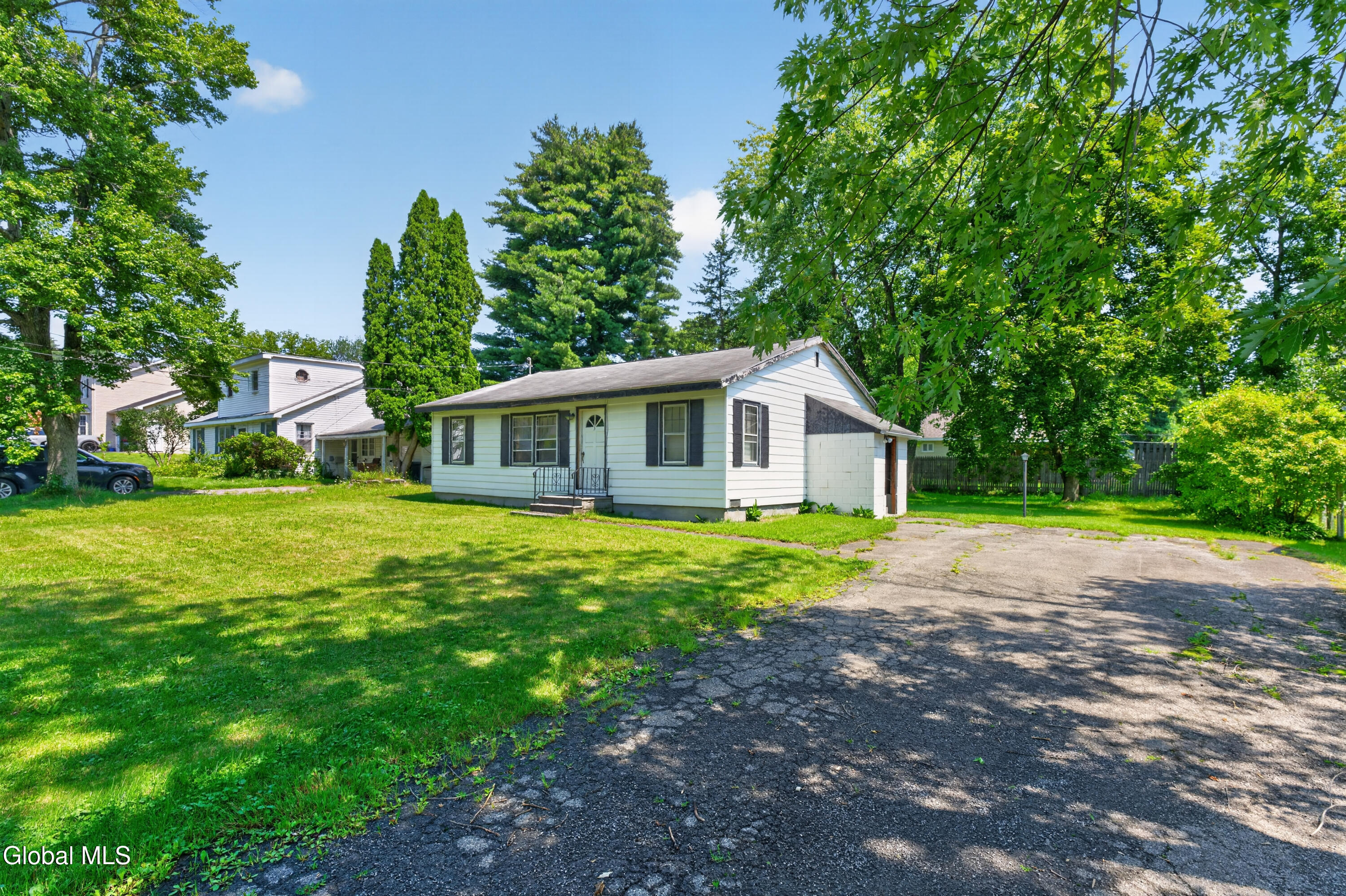 3 Alamo Lane Schenectady NY 12304