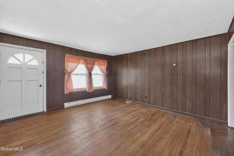 3 Alamo Lane Schenectady NY 12304