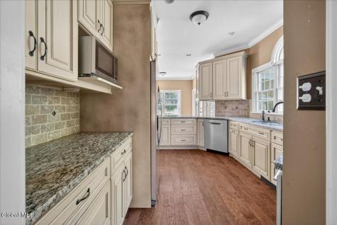 27 Arrowhead Road Saratoga Springs NY 12866