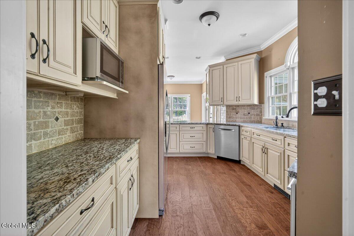 27 Arrowhead Road Saratoga Springs NY 12866