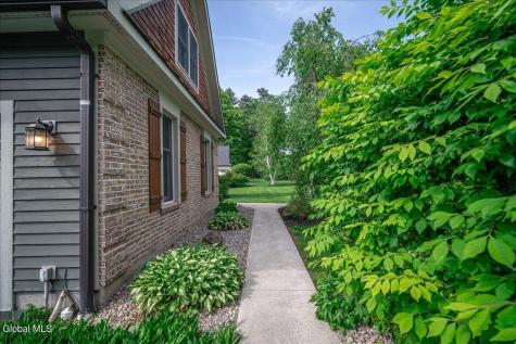 27 Arrowhead Road Saratoga Springs NY 12866