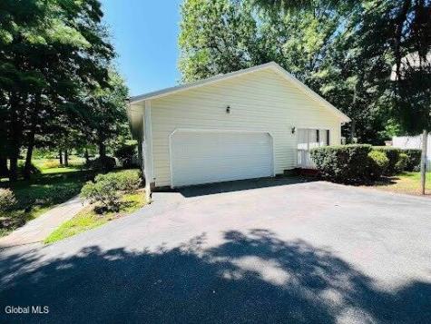 7 Woods Way Clifton Park NY 12065