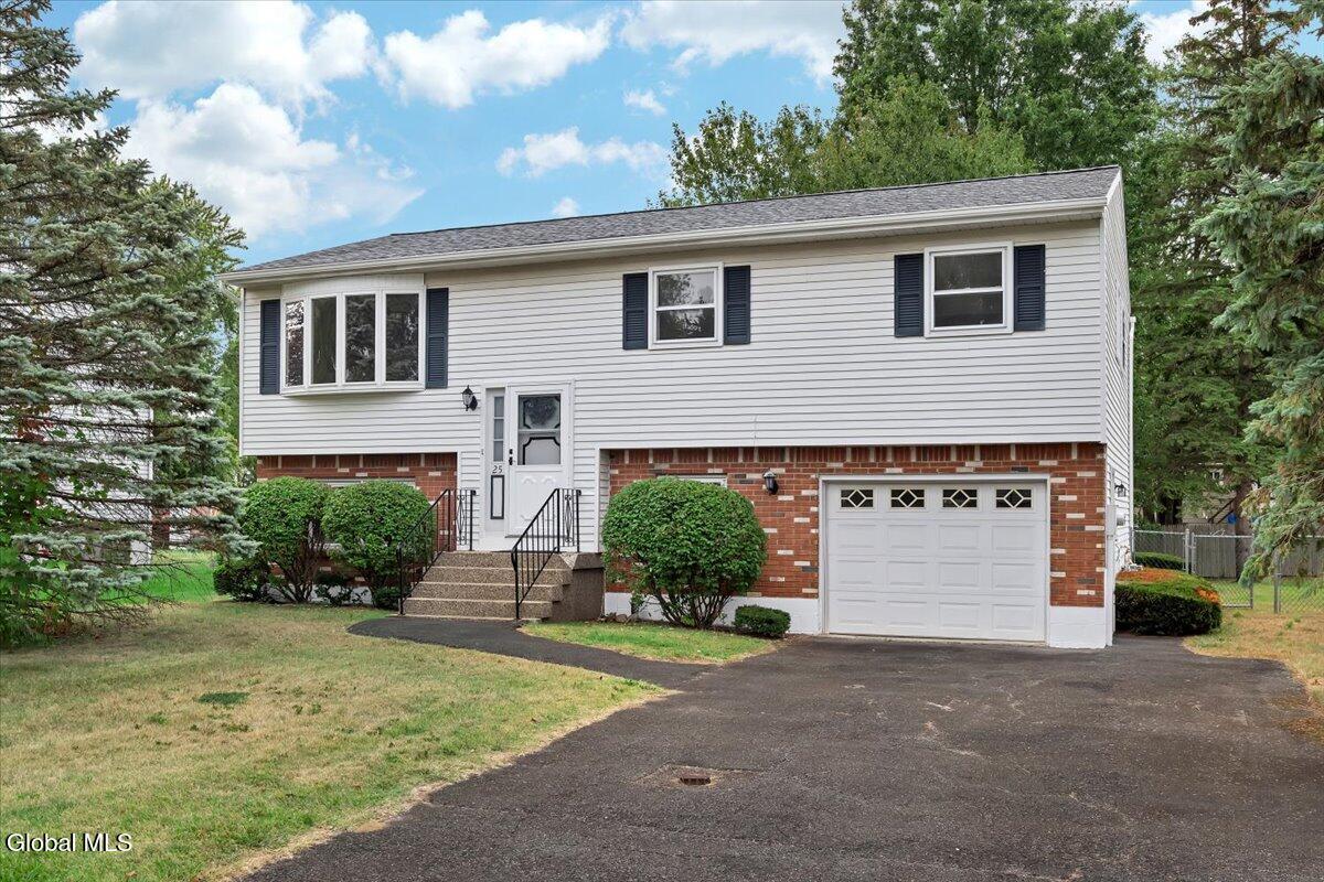 25 Lynn Drive Colonie NY 12205