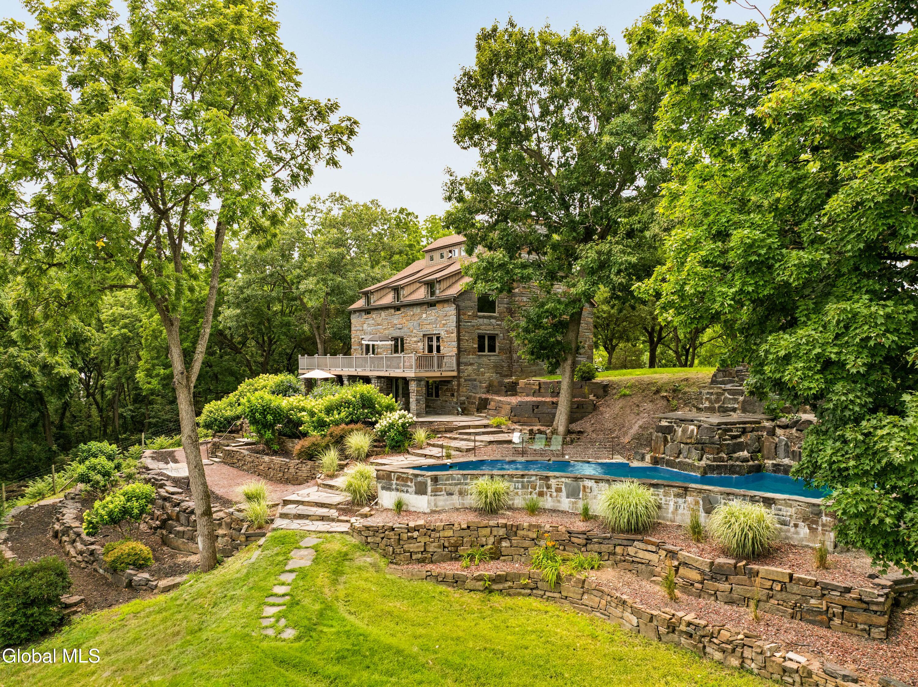 567 4 Mile Point Road Coxsackie NY 12015