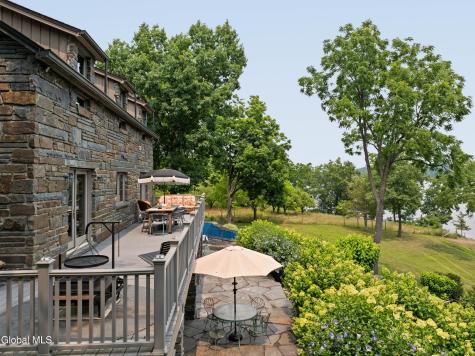 567 4 Mile Point Road Coxsackie NY 12015