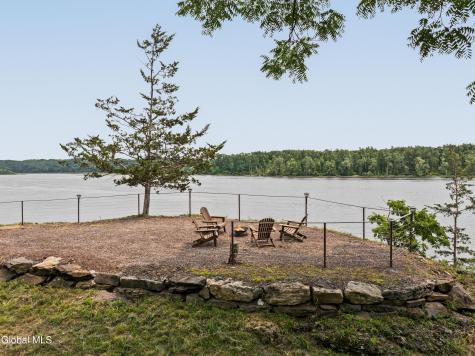 567 4 Mile Point Road Coxsackie NY 12015