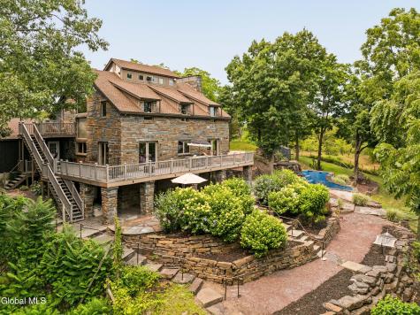 567 4 Mile Point Road Coxsackie NY 12015