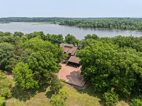 567 4 Mile Point Road Coxsackie NY 12015