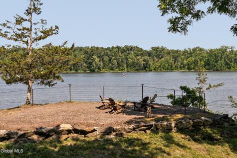 567 4 Mile Point Road Coxsackie NY 12015