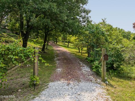 567 4 Mile Point Road Coxsackie NY 12015