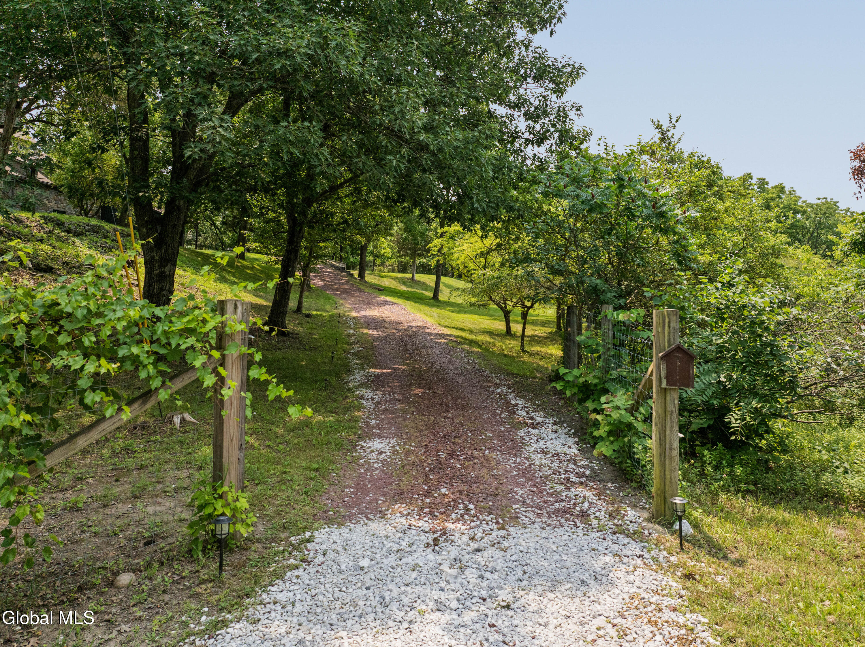 567 4 Mile Point Road Coxsackie NY 12015