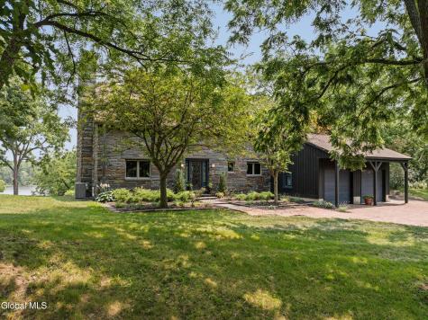 567 4 Mile Point Road Coxsackie NY 12015