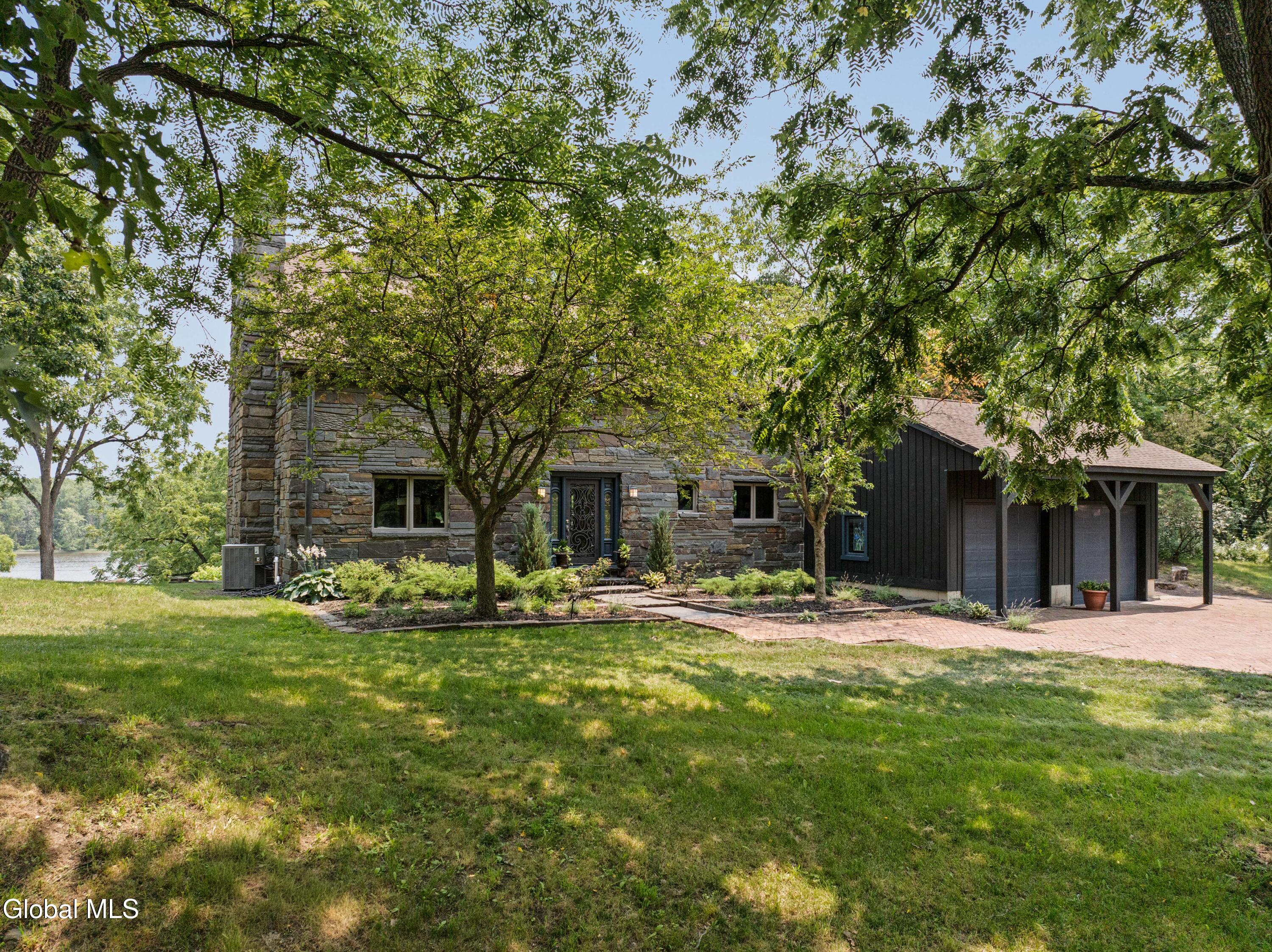 567 4 Mile Point Road Coxsackie NY 12015