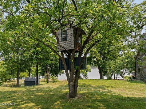 567 4 Mile Point Road Coxsackie NY 12015