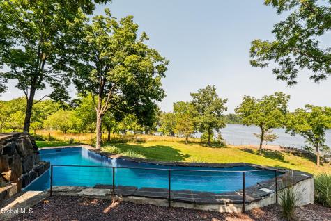 567 4 Mile Point Road Coxsackie NY 12015