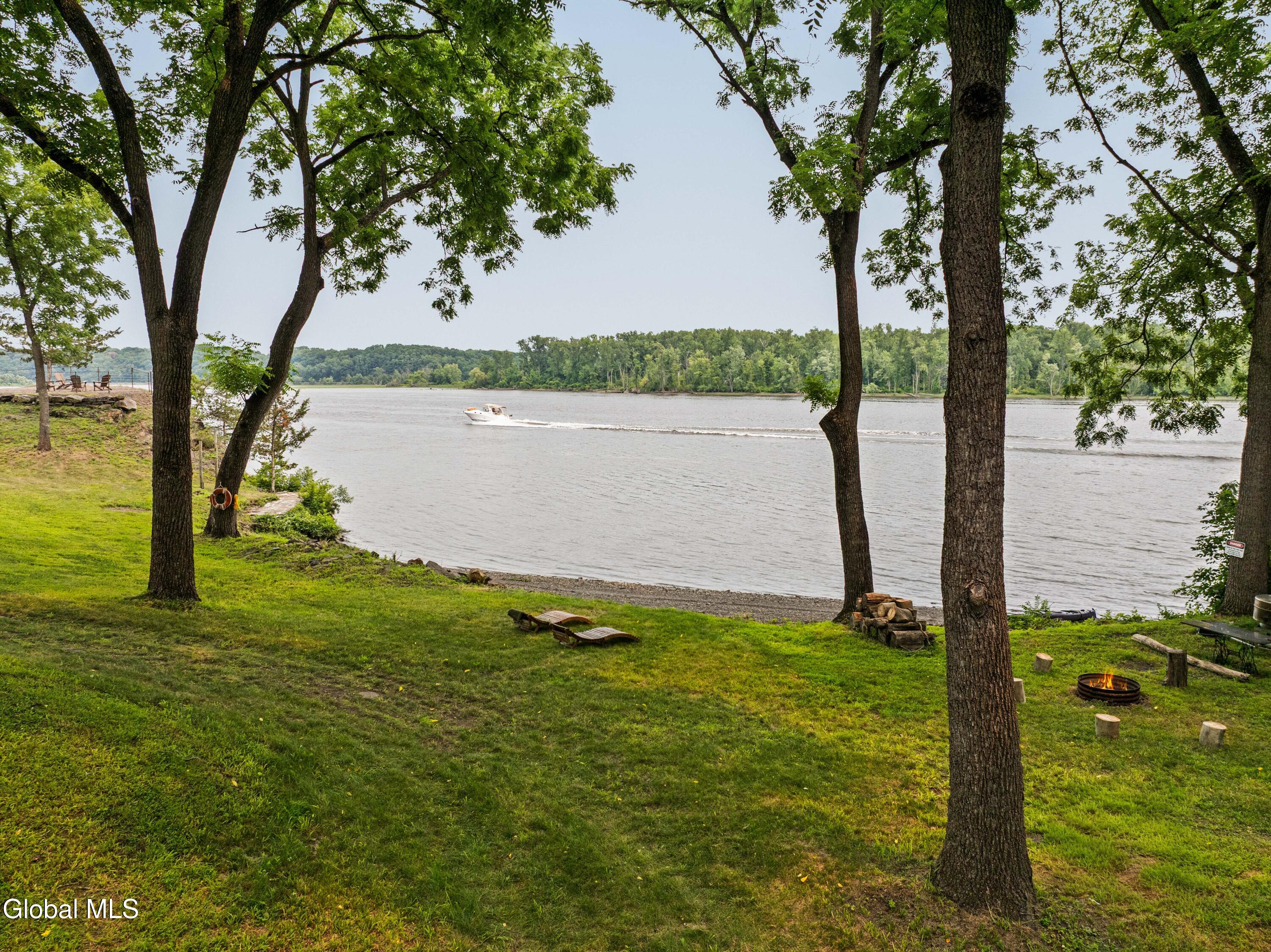 567 4 Mile Point Road Coxsackie NY 12015