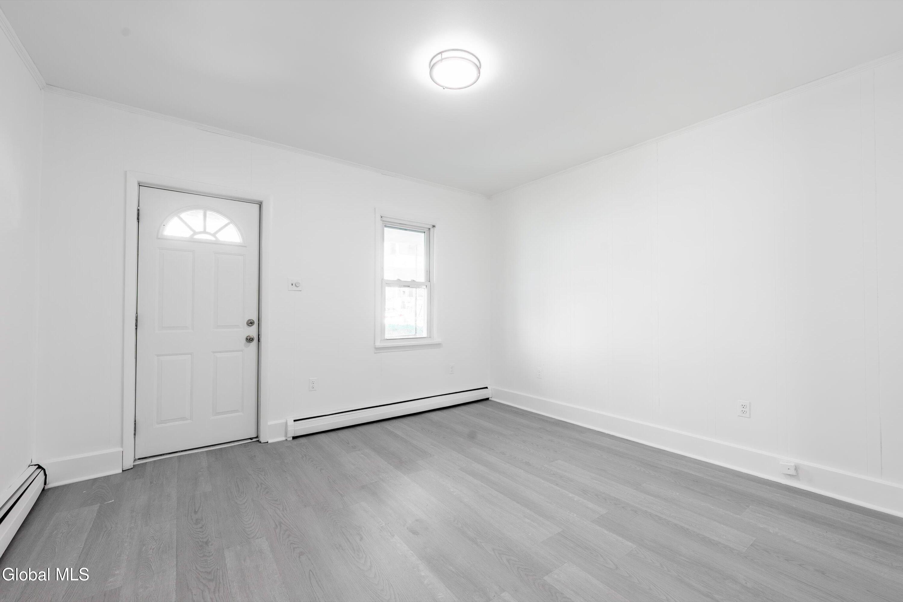 556 Clarendon Street Schenectady NY 12308