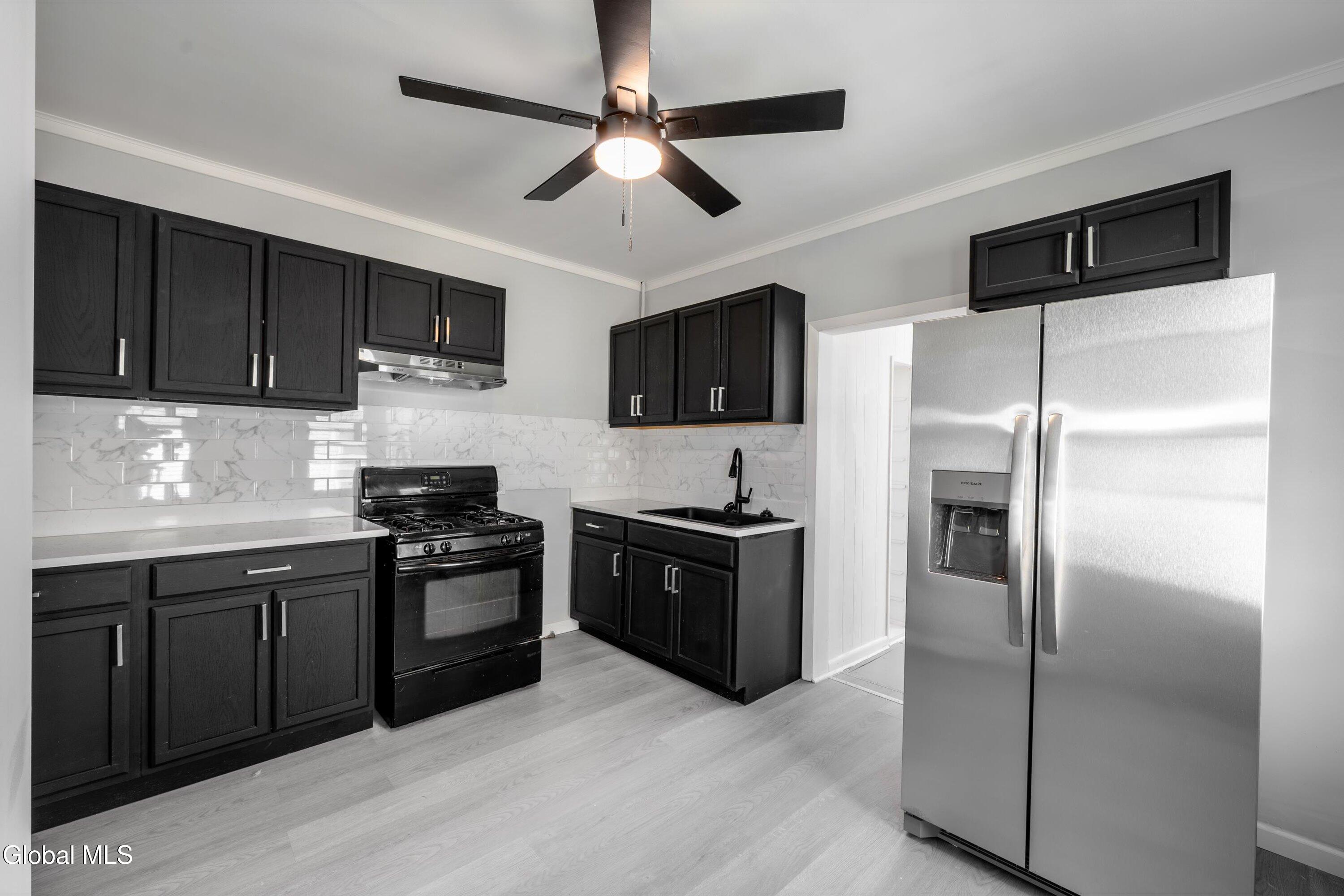 556 Clarendon Street Schenectady NY 12308