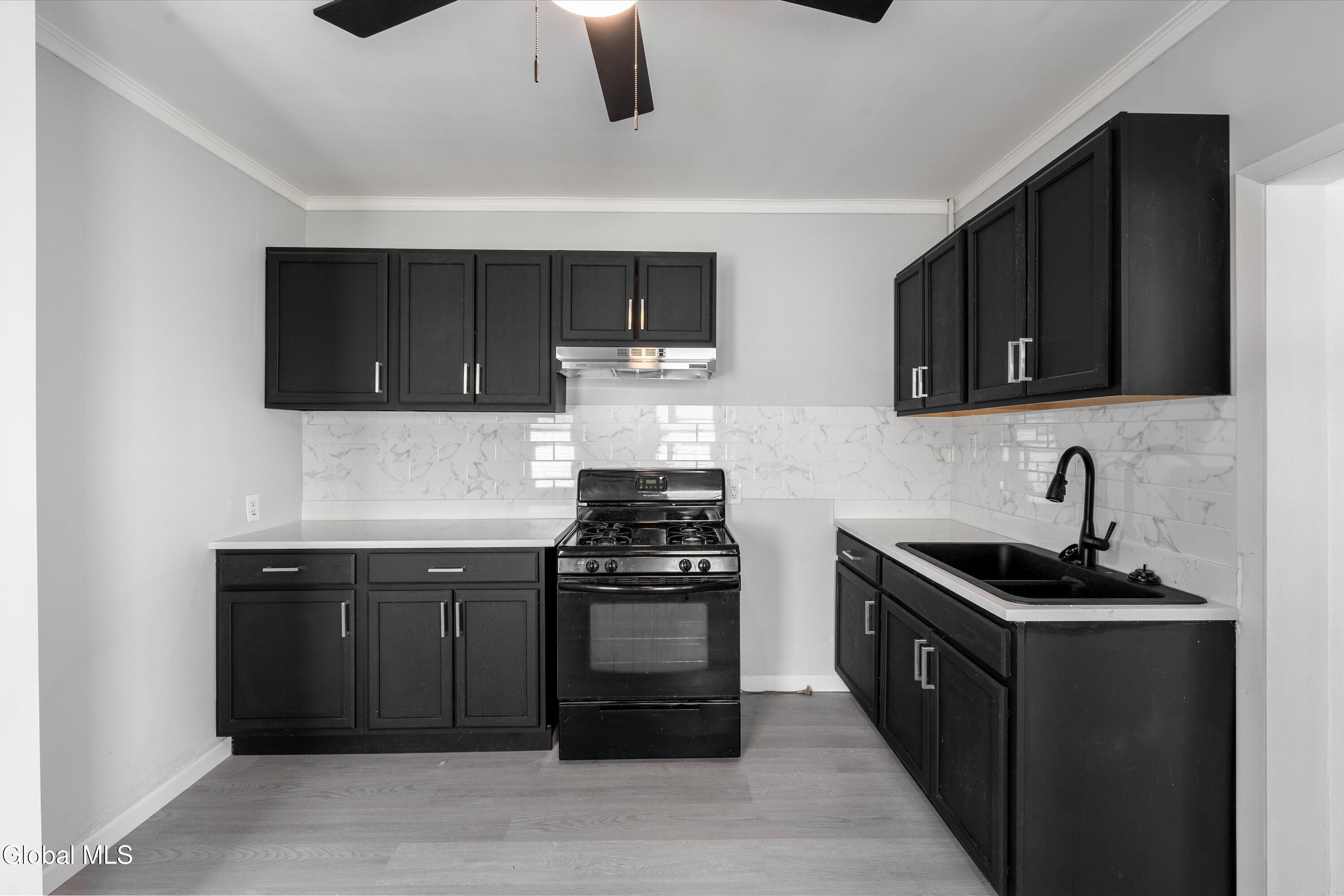 556 Clarendon Street Schenectady NY 12308