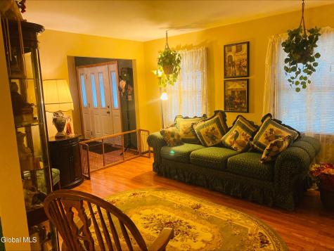 606 Tedesco Court Guilderland NY 12303