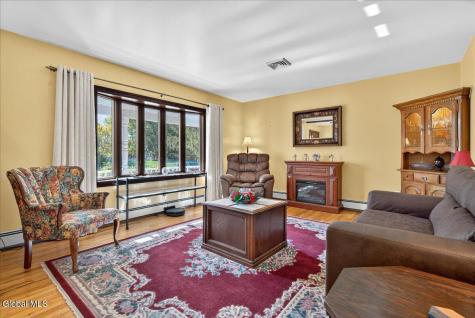 26 Valdepenas Lane Clifton Park NY 12065